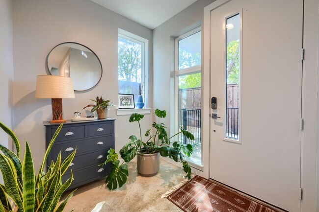 Building Photo - End Unit Townhome