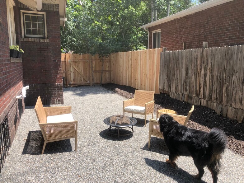 Many areas in the large 6000+ sqft lot for enjoying - 1235 S University Blvd