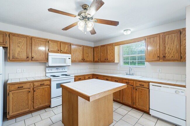 Building Photo - 182 Megan Ln