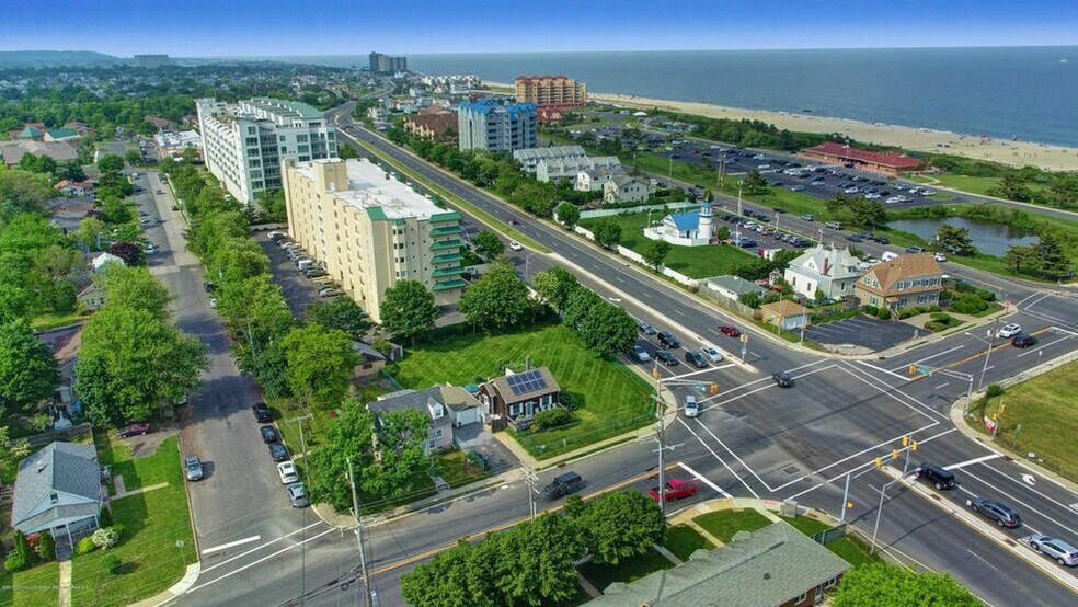 Building Photo - 422 Ocean Blvd N