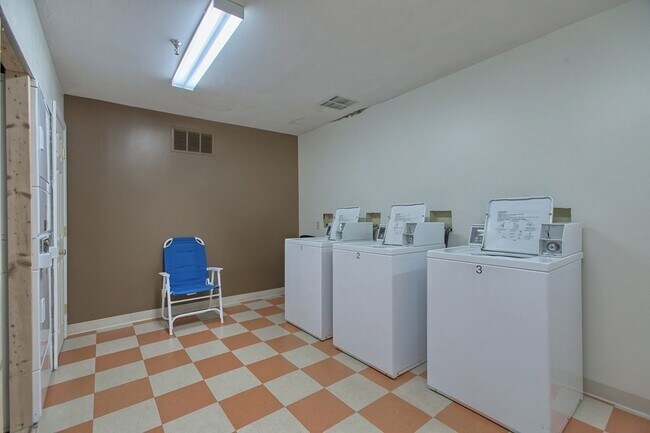 Building Photo - 200 Market St