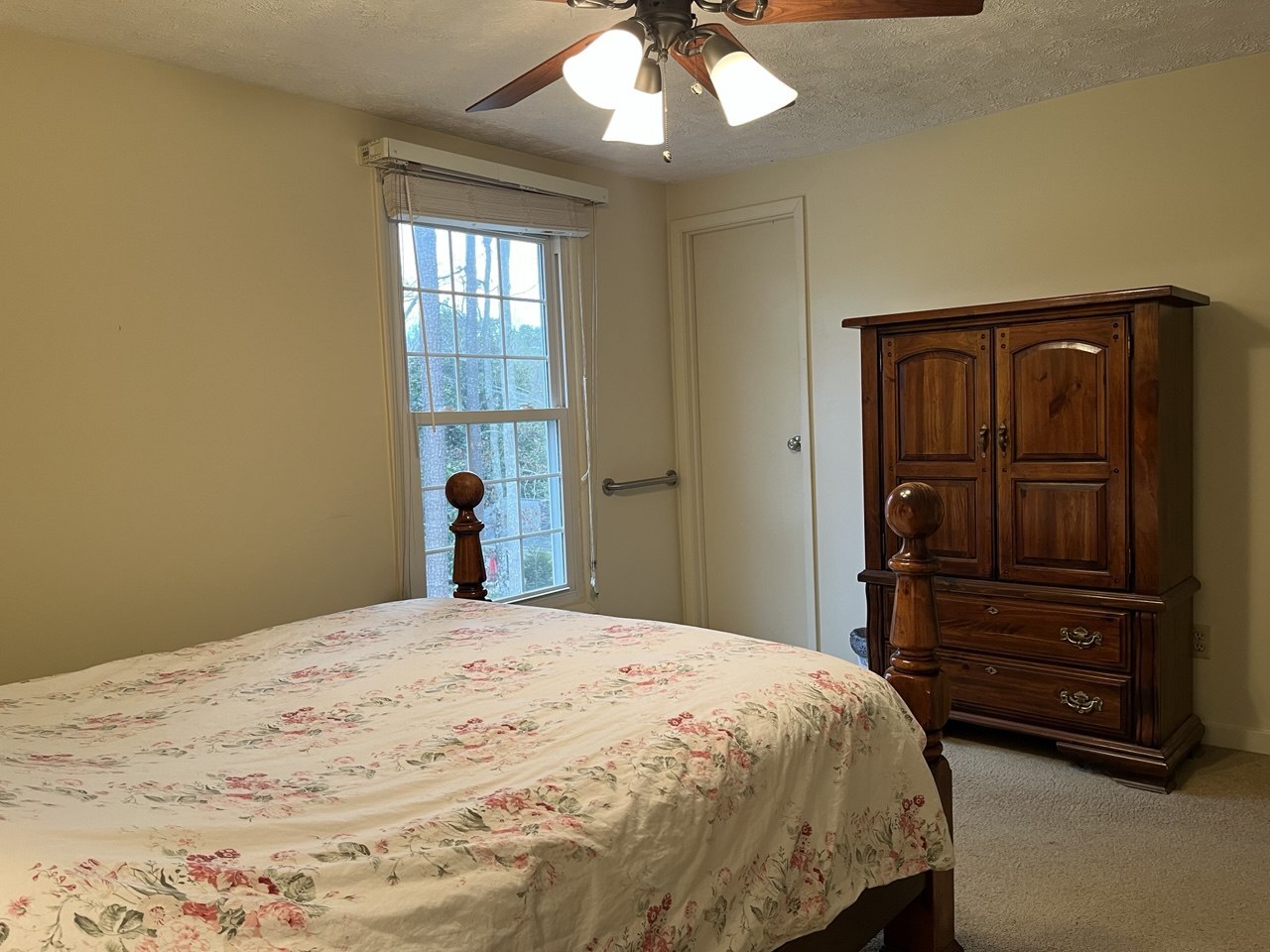 Building Photo - 210 Pinehurst Ln