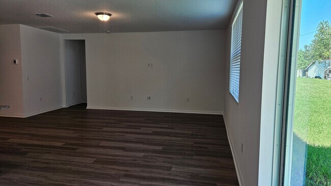 Building Photo - Like New Home in Deer Run at Crosswinds!