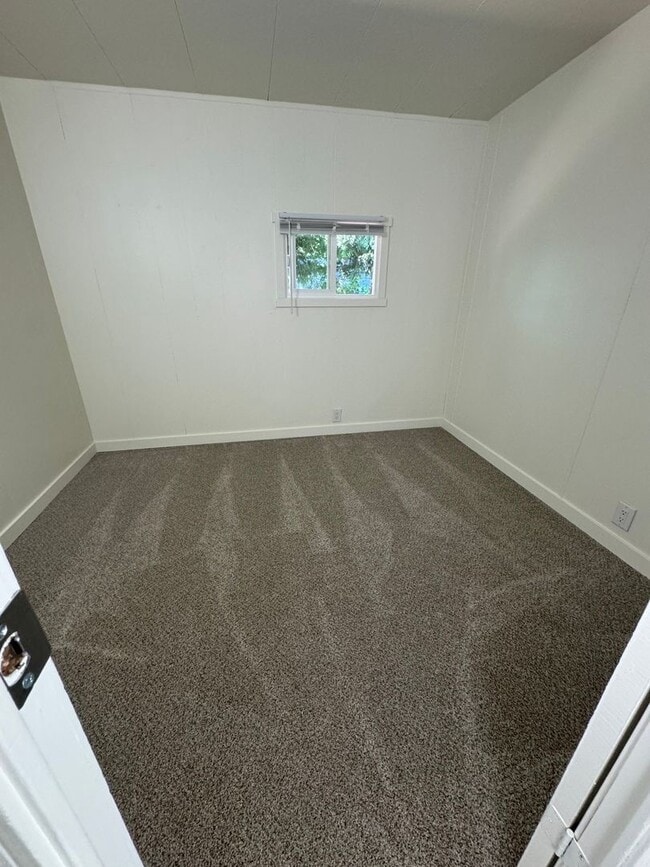 Building Photo - 2 Bedroom 1 Bathroom for rent 675 Square feet