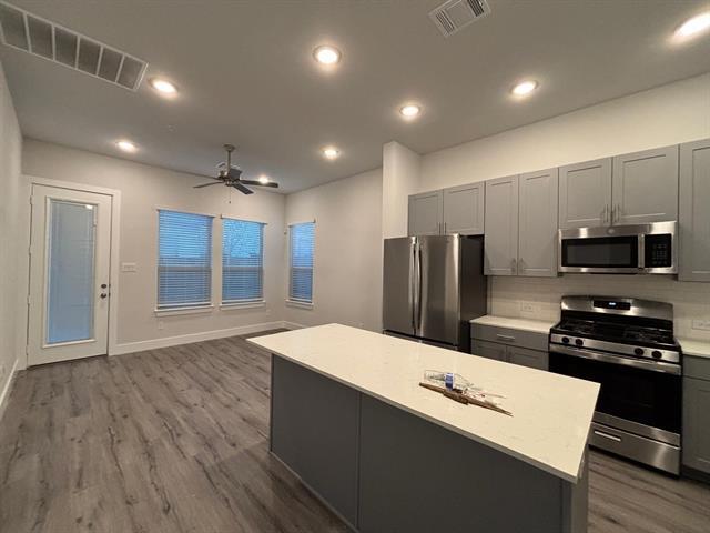 Building Photo - 825 W Mayfield Rd