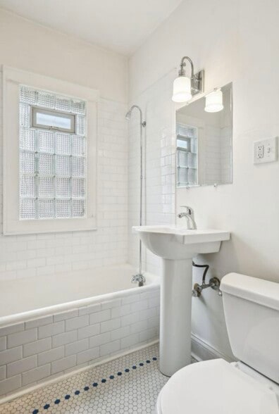 Upstairs Bathroom - 3912 Thomas Ave N