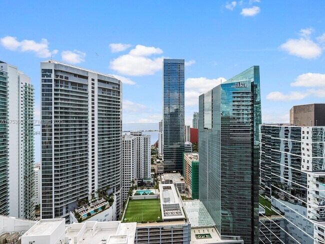 Building Photo - 1200 Brickell Bay Dr