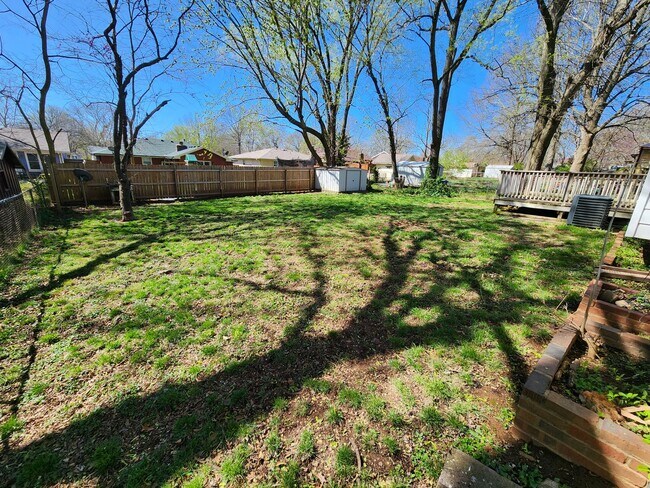 Building Photo - Spacious 3-Bedroom, 1.5-Bathroom Home AVAI...