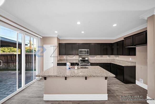 Building Photo - 4367 Amanecer Dr