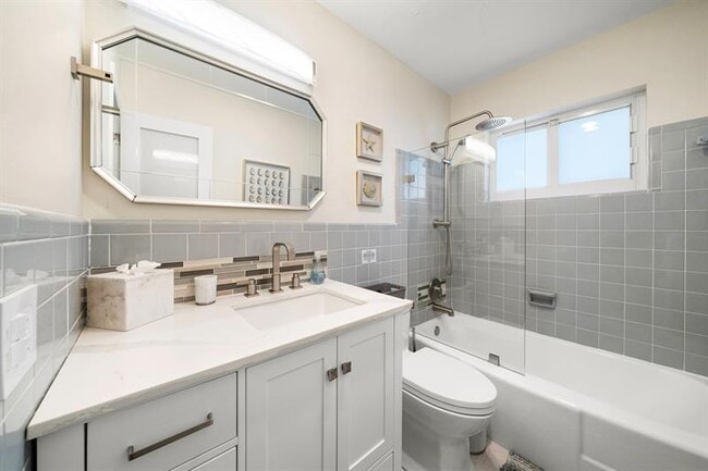 Building Photo - 4804-4806-4806 NE 21st Ave