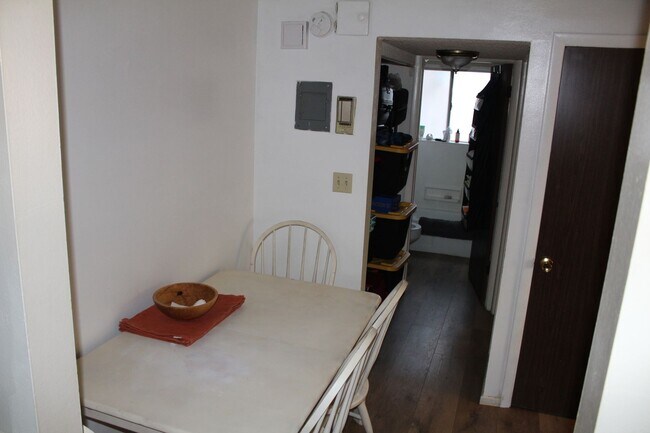 Building Photo - 1B/1B Pet Friendly Apartment South of BYU