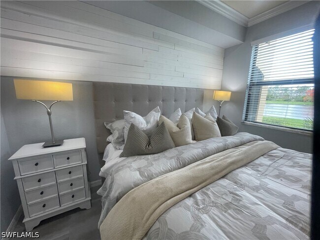 Building Photo - 9727 Acqua Ct