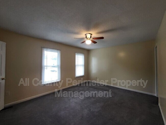 Building Photo - 8078 Woodlake Dr