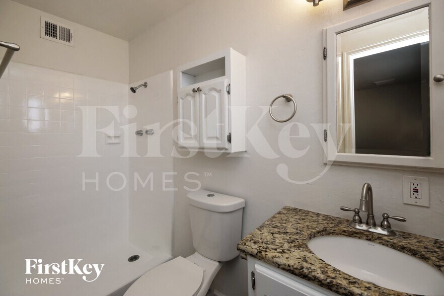 Building Photo - 1707 S Hardy Dr