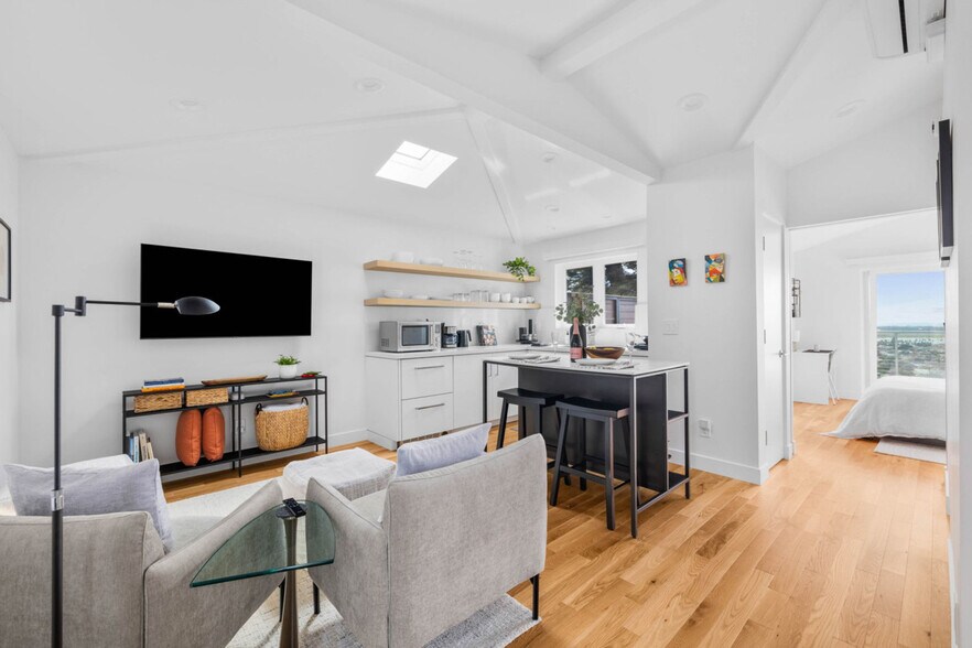 Primary Photo - 2182 March Pl