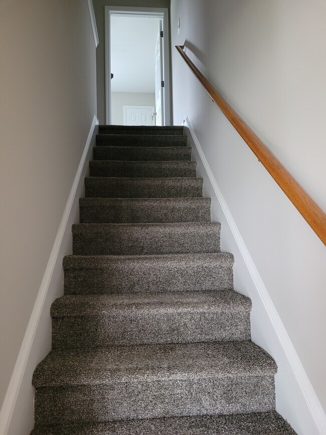 Building Photo - 117 Gatwick Ct