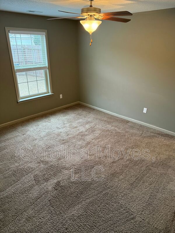 Building Photo - 208 Sleepy River Rd