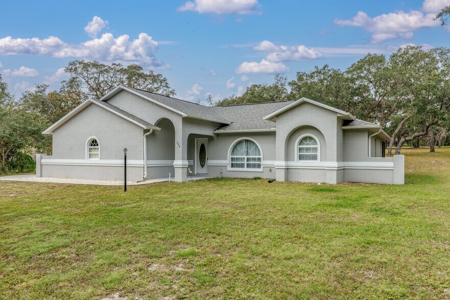 Primary Photo - 320 N Fresno Ave