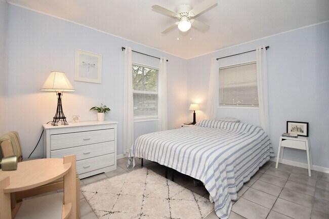 Building Photo - 2BR/1BA Duplex in Ridgeview