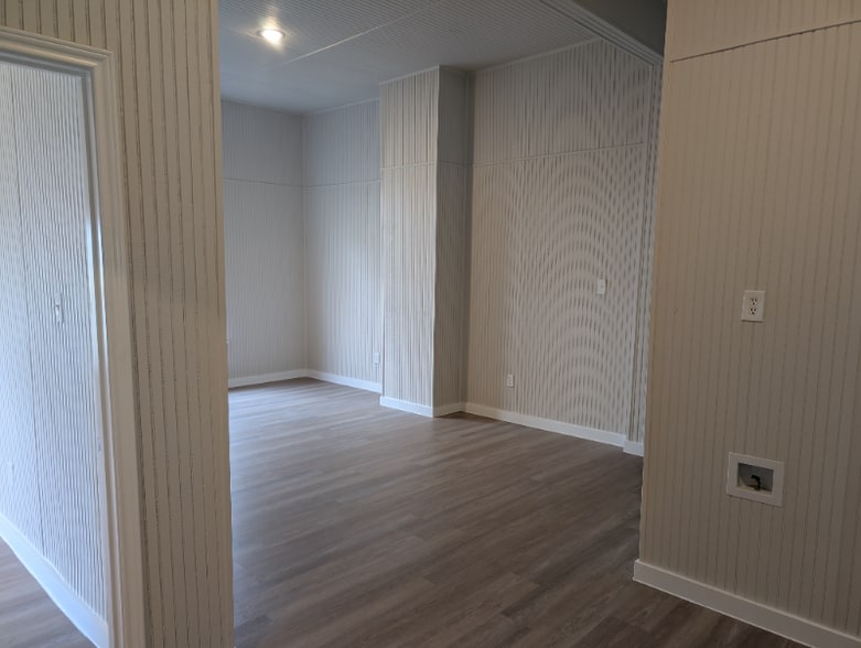 Building Photo - 1007 Bois D'Arc St