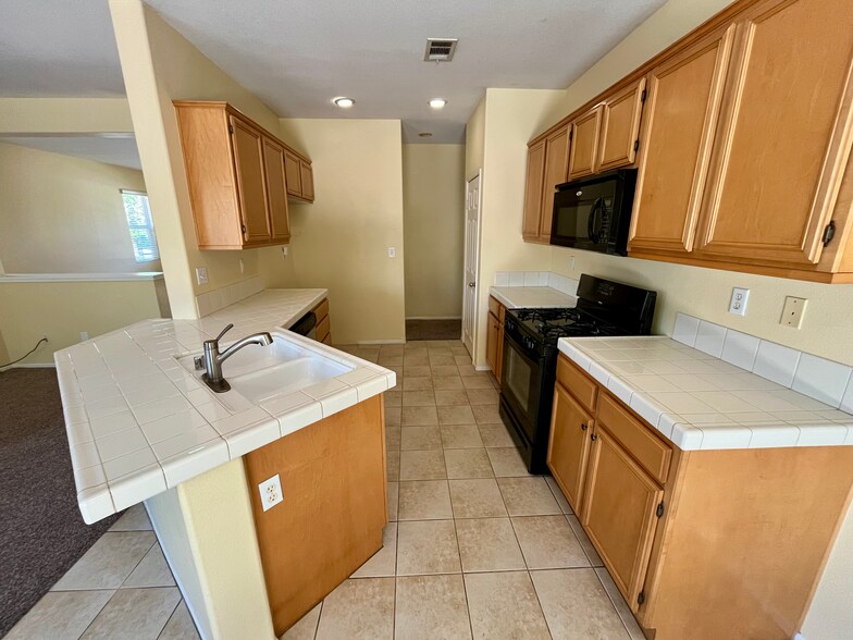 Building Photo - 1559 Park Meadows Dr