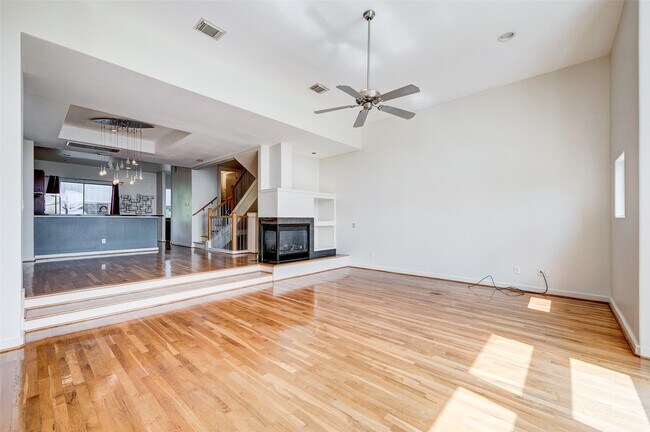 Building Photo - 1729 Reinerman St