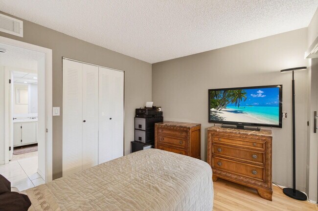 Building Photo - 15496 Lakes of Delray Blvd