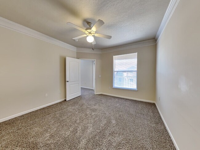Building Photo - 8848 Villa View Cir