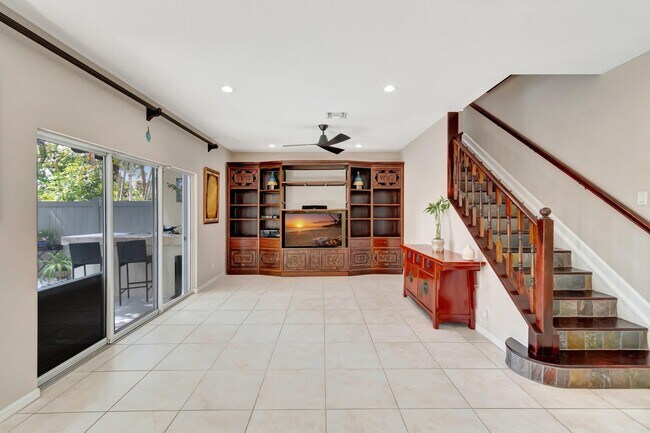 Building Photo - 6788 Hendry Dr