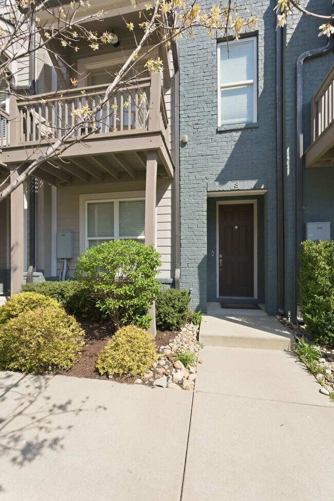 Building Photo - Wedgewood Houston Townhome