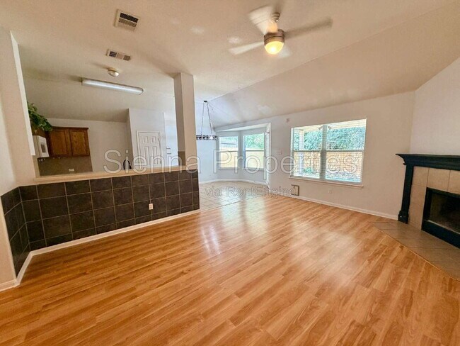 Building Photo - 1517 Hawk Dr
