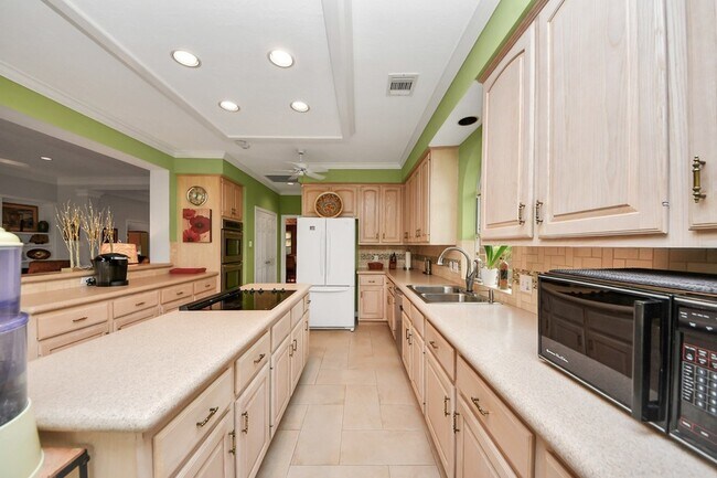 Building Photo - 19 Wild Meadow Ct