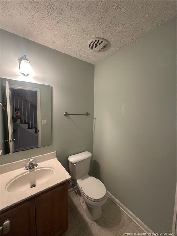 Building Photo - 2401 Larwood Dr