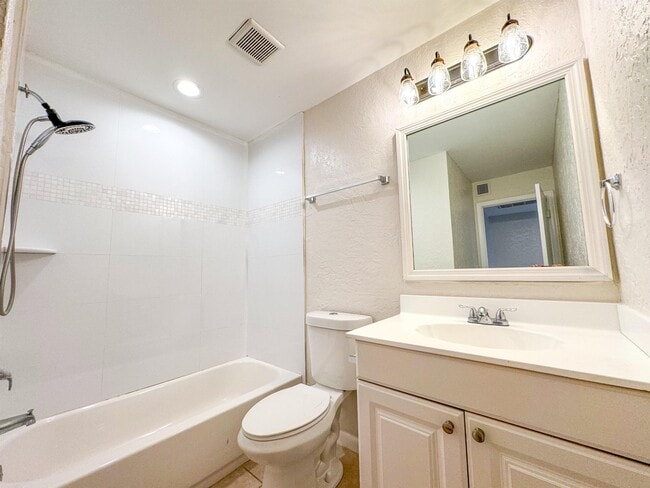 Building Photo - 1827 N Congress Ave