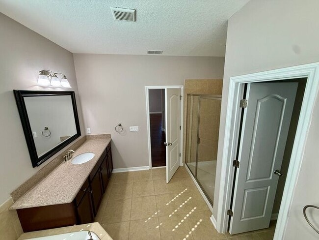 Building Photo - SPACIOUS Two Story Beautiful 5/4 Home in The Enclave At Aloma!