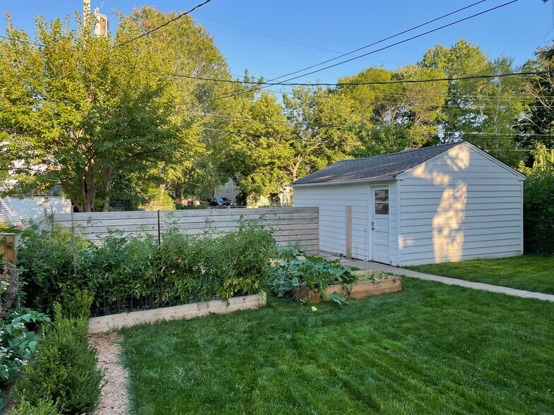 Building Photo - 2221 26th Ave S