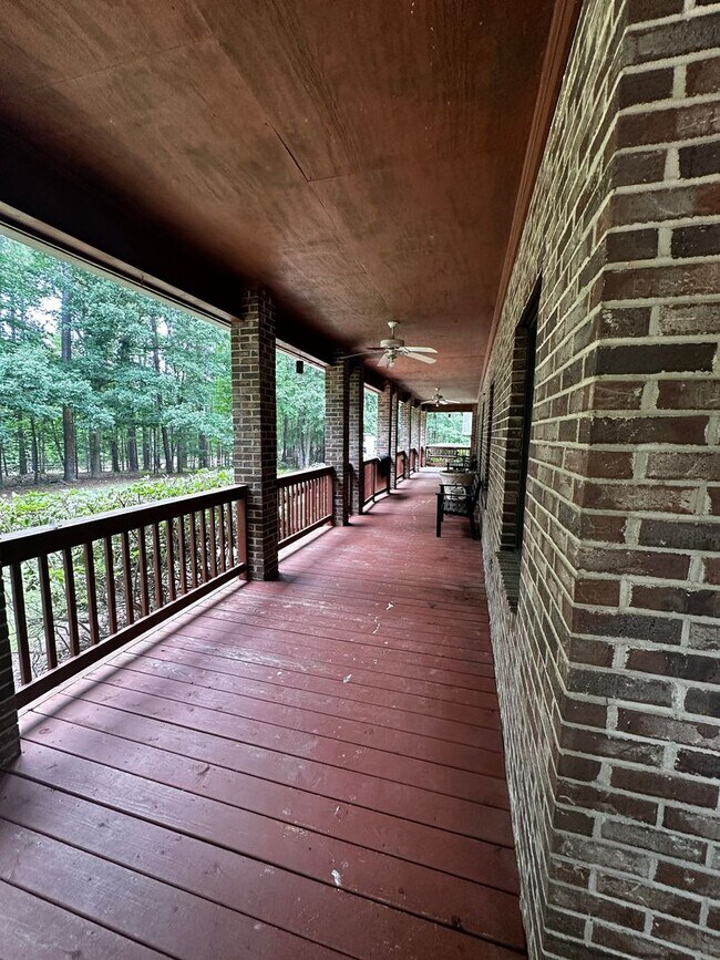 Building Photo - Private Living