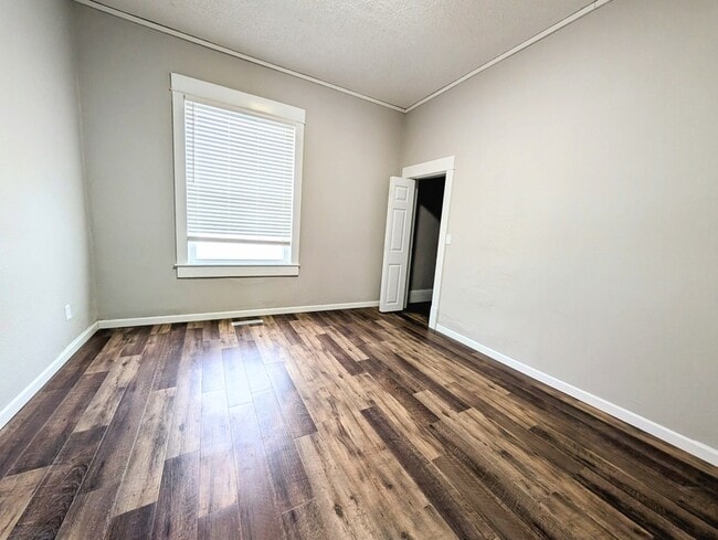 Building Photo - 328 N G St