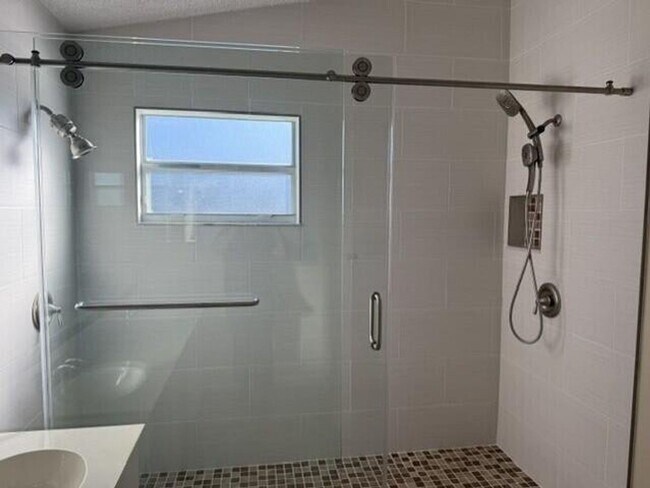 Building Photo - 1045 Island Manor Dr