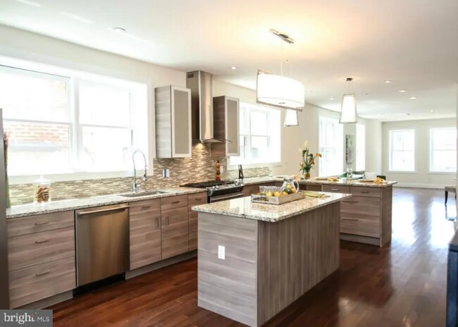 Building Photo - 811-818 8th St NE