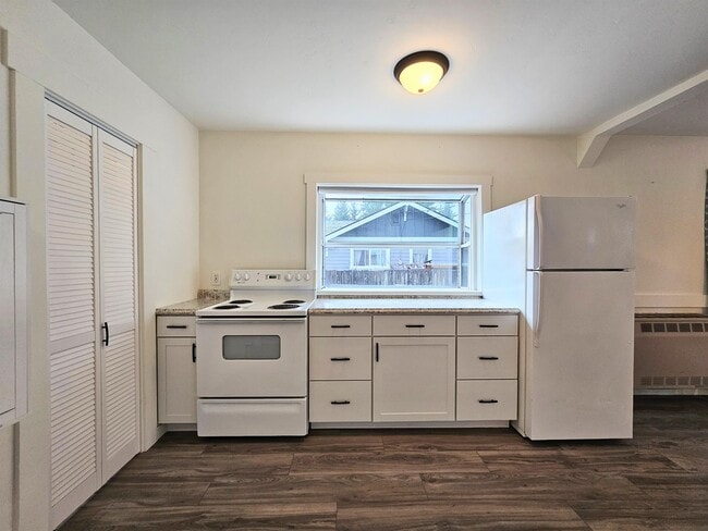 Building Photo - 508 Binghampton St