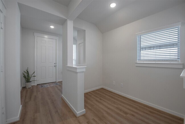 Building Photo - 7534 Coral Ter Dr