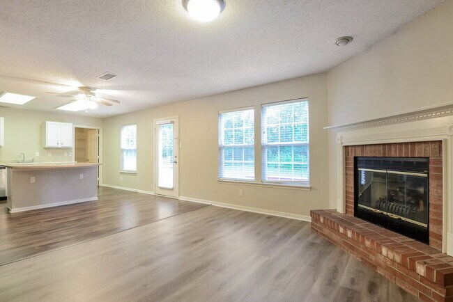 Building Photo - 15007 Redcliff Dr