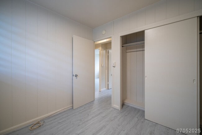 Building Photo - Available Now! 2 BD / 1 BA / 1 Parking sta...