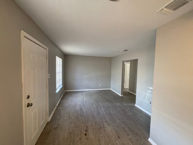 Livingroom - 6310 Brownleaf St