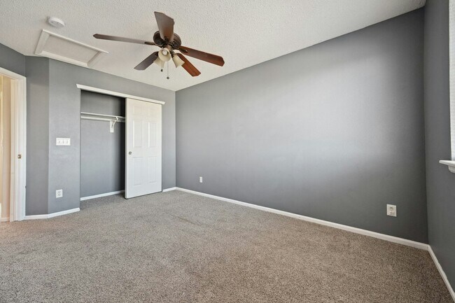 Building Photo - 5633 S Yakima St