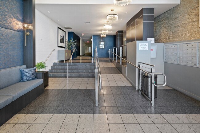 Building Photo - Modern West-Facing Condo with Spectacular Views and Prime Location in Hillcrest, San Diego