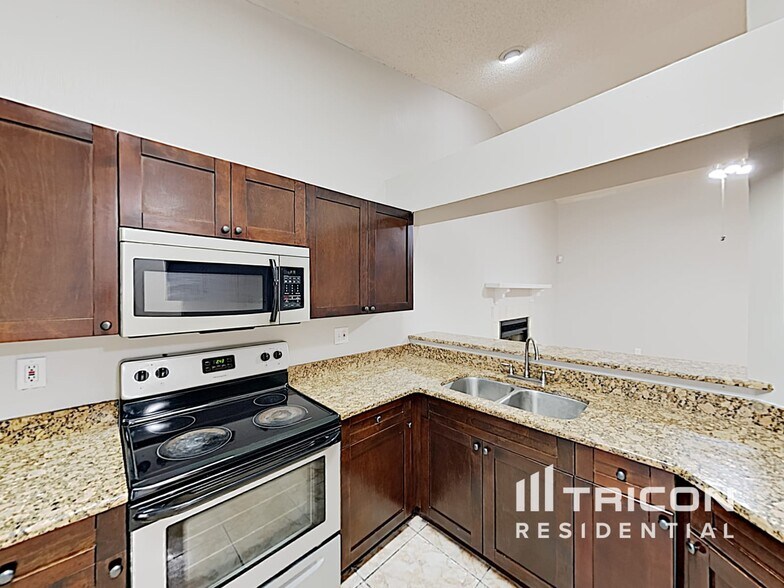 Building Photo - 4624 S Country Hills Ct