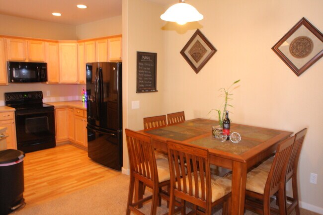 Building Photo - 2421 Owens Ave