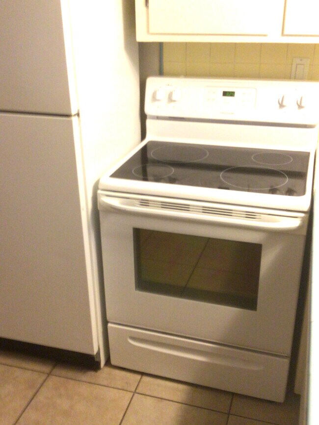 Building Photo - 4752 E 2nd St